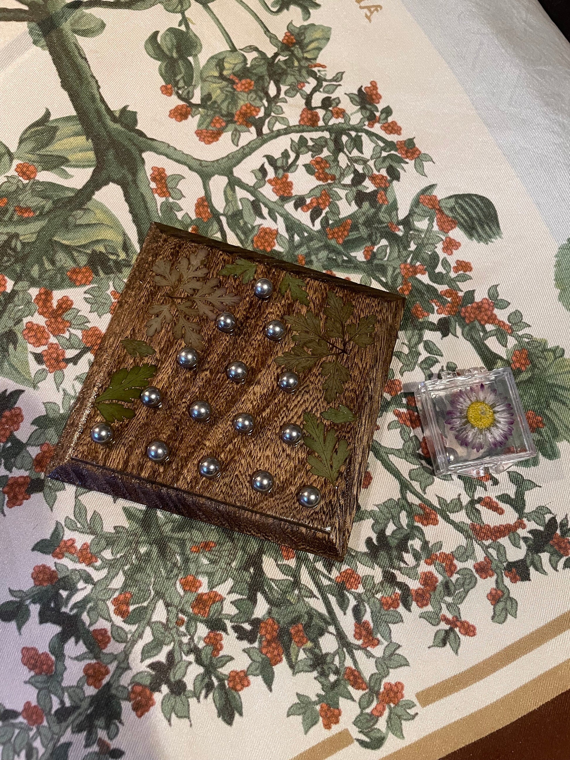 Pyramid solitaire pentagon puzzle board with pressed Daisy and Herb Robert - cottagecore goblincore nature handmade boardgame
