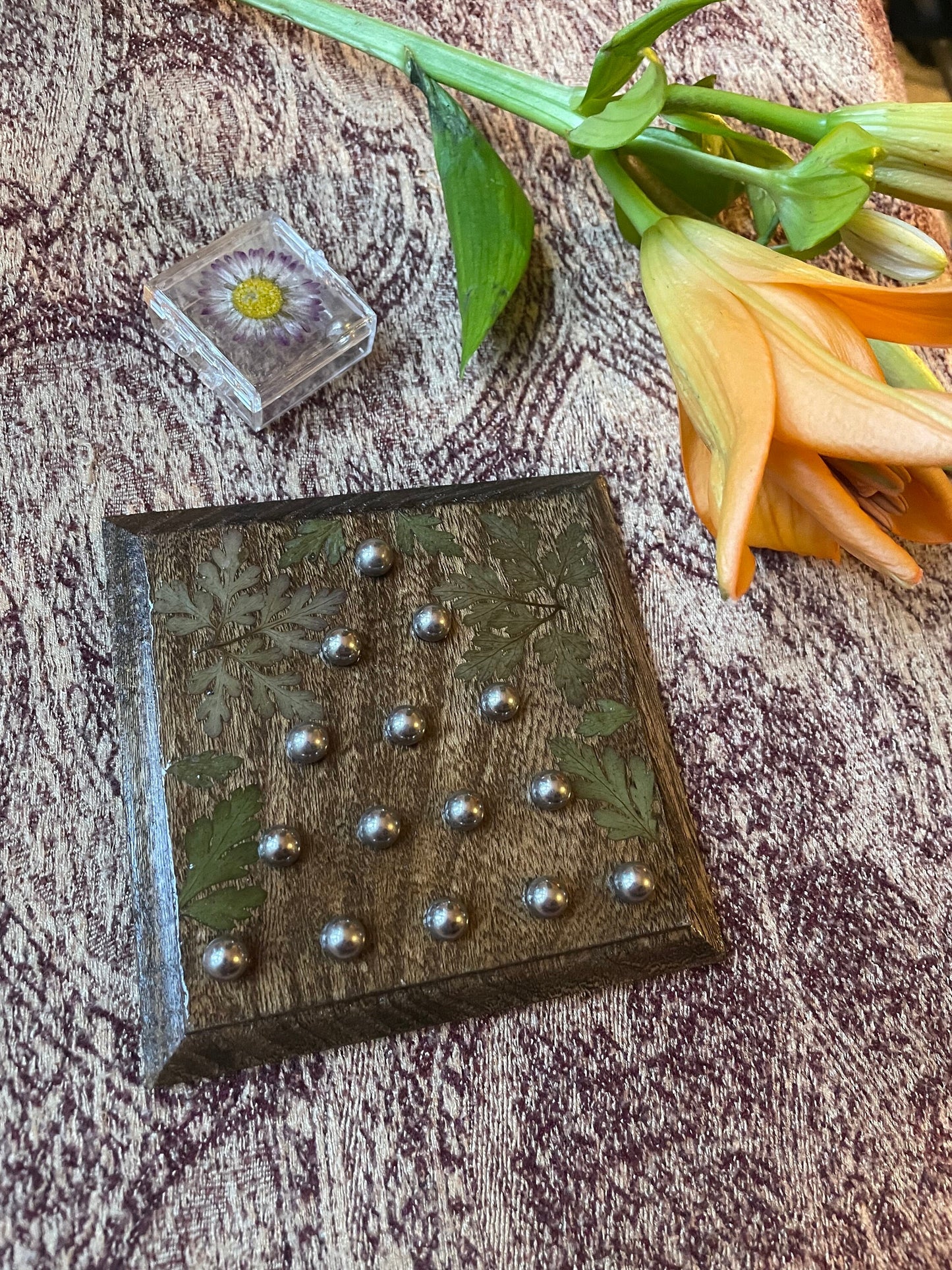 Pyramid solitaire pentagon puzzle board with pressed Daisy and Herb Robert - cottagecore goblincore nature handmade boardgame