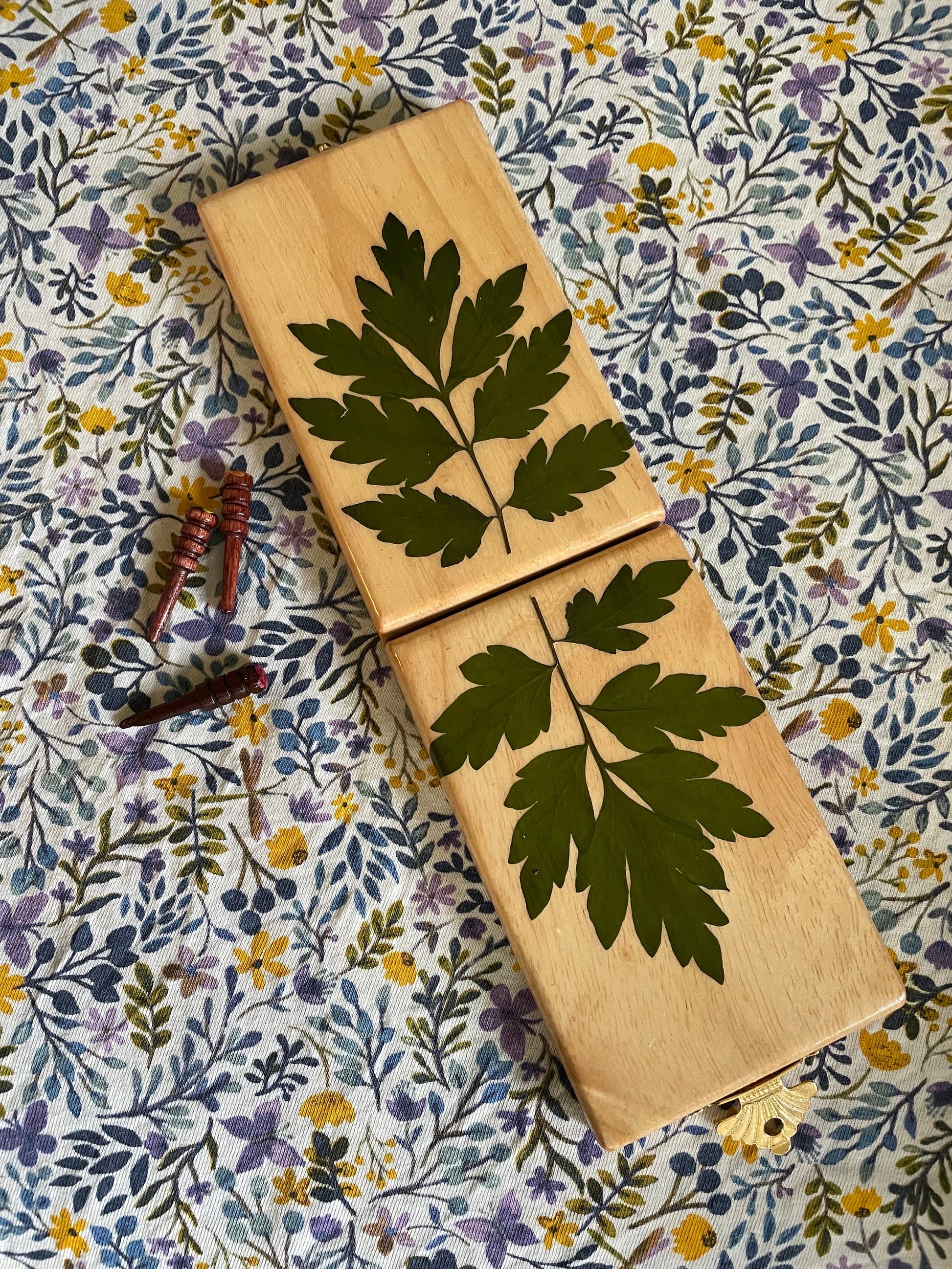 Mini folding Handmade botanical Cribbage board, with real Fern & Hawthorne blossom flowers shabby chic cottagecore goblincore unique nature